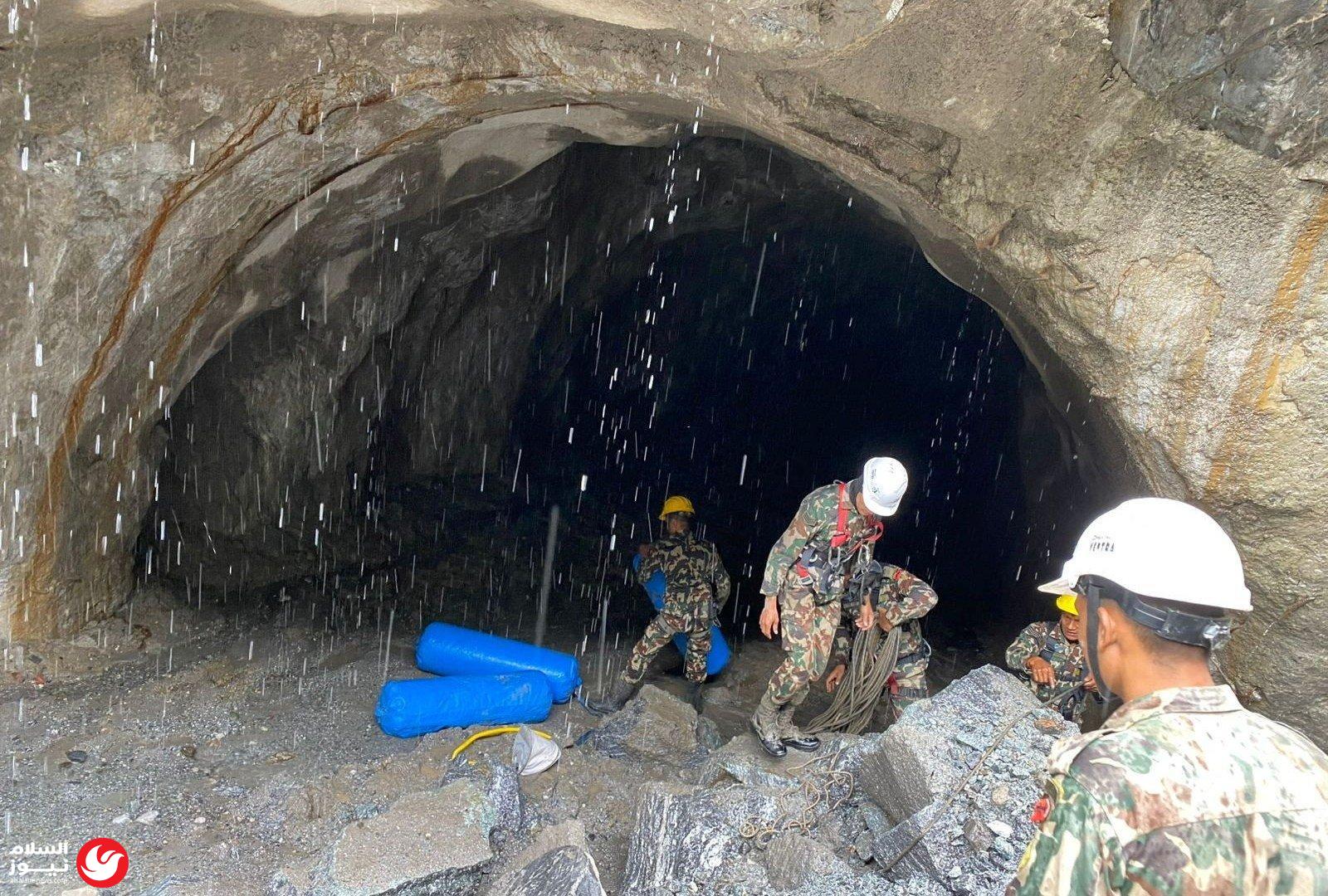 بين الموت والنجاة.. قصص العالقين في أنفاق نيبال المغمورة بالفيضانات