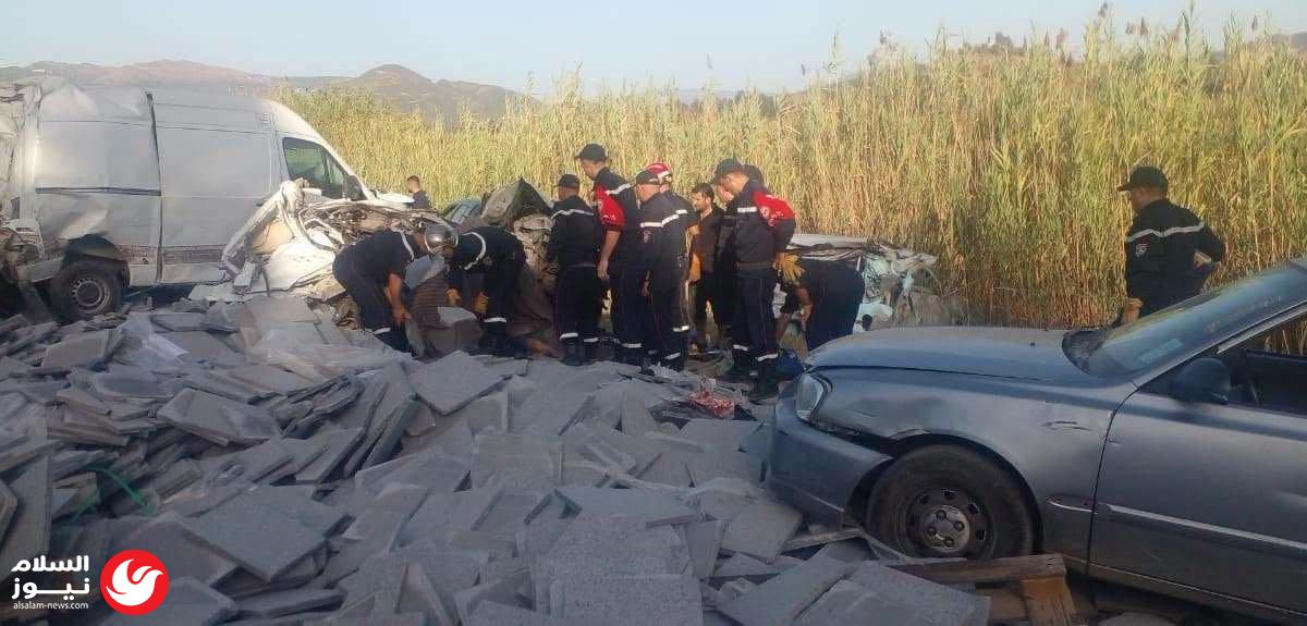 فاجعة في تيزي وزو: 10 قتلى في اصطدام مروع لشاحنة بـ 10 مركبات