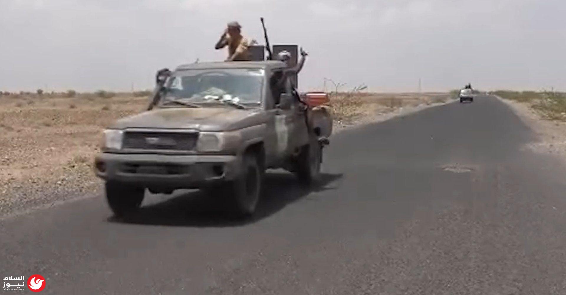تصعيد عسكري واسع: القوات الحكومية اليمنية تشن هجوماً مضاداً على مواقع الحوثيين بالساحل الغربي