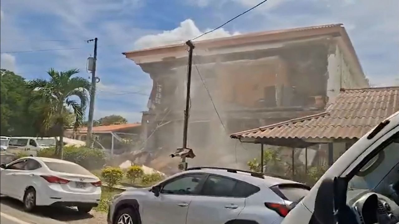 �����