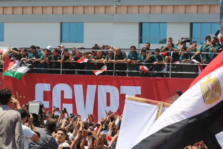 تحتشد