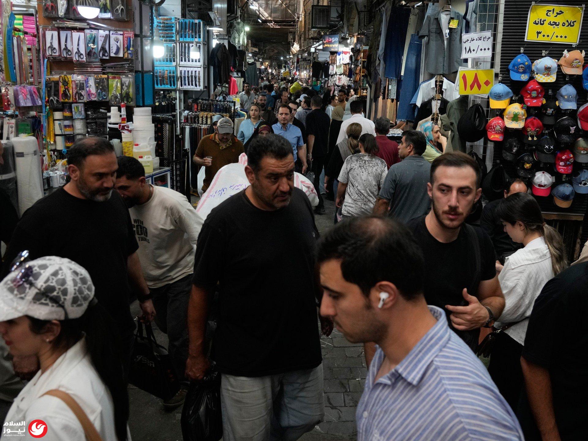 ترامب يصف الموقف مع طهران بـ شبه مفاوضات.. وإيران تتمسك بشروطها لفتح مضيق هرمز