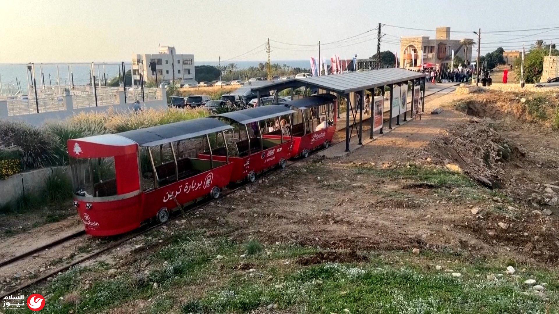 بخطى طموحة.. قطار يعمل بالطاقة الشمسية يعيد إحياء السكك الحديدية في لبنان