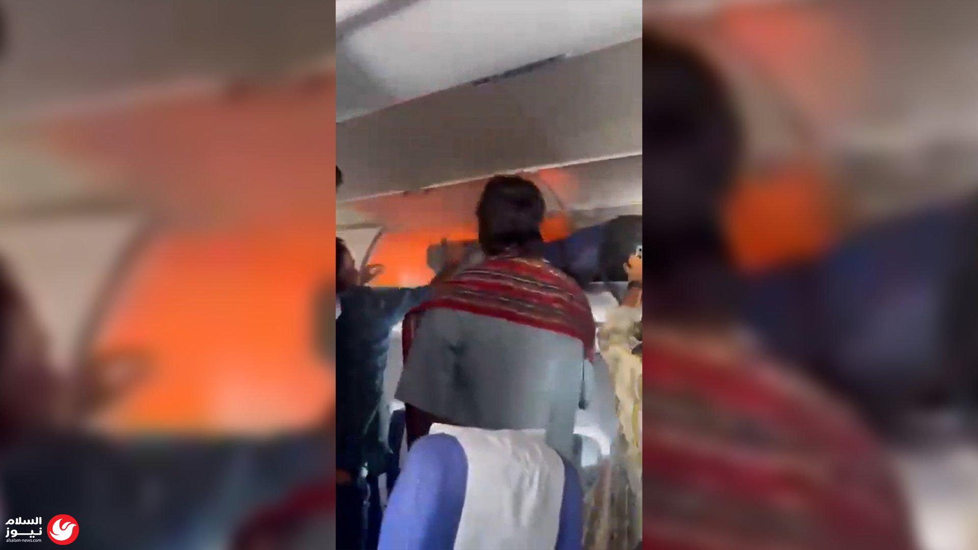 حريق مفاجئ لشاحن متنقل يجبر طائرة هندية على الهبوط الاضطراري