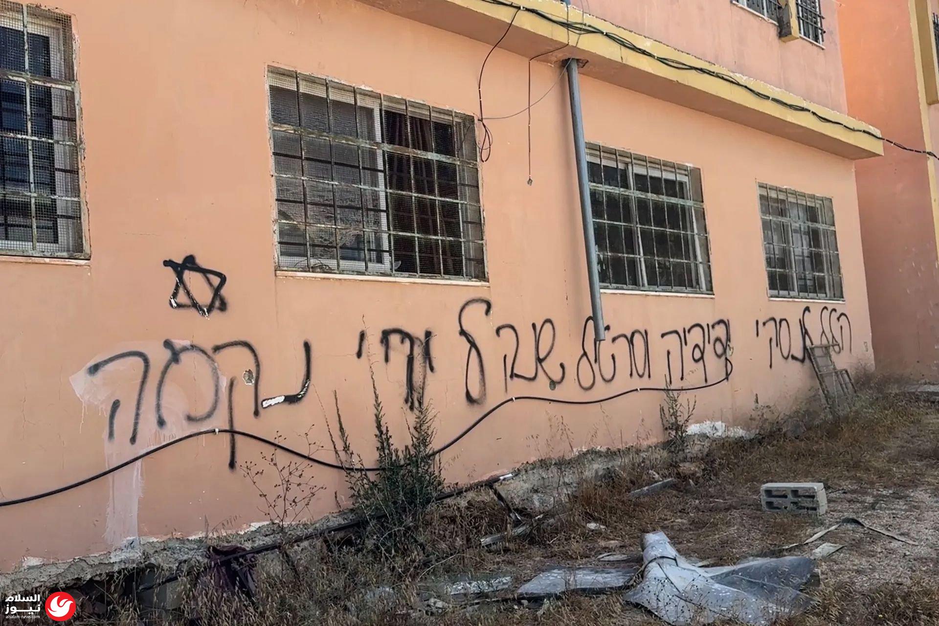 جدران الكراهية: كيف يستخدم المستوطنون الجرافيتي سلاحاً لترهيب الفلسطينيين في الضفة؟