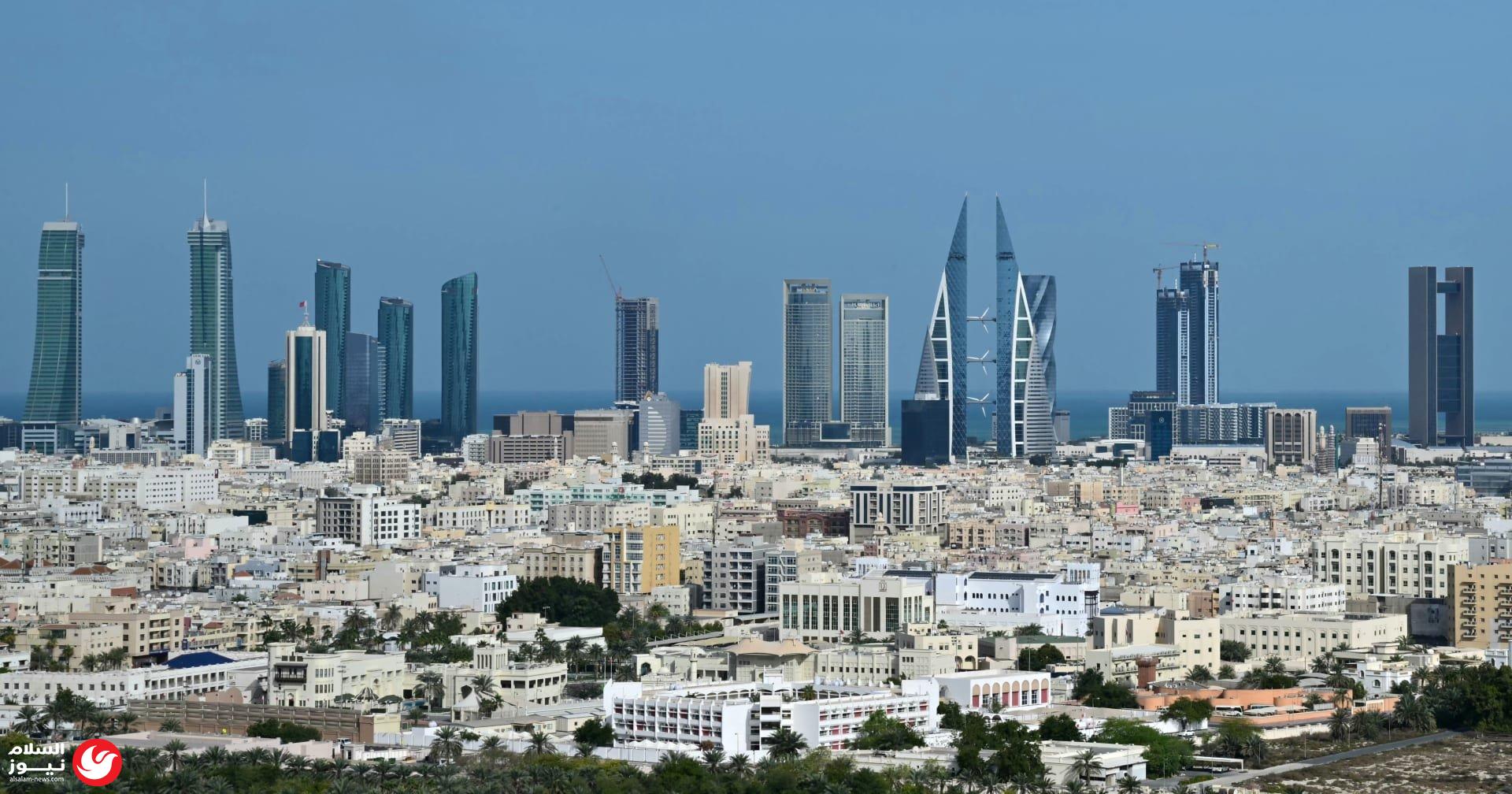 البحرين: الحبس والإبعاد لوافد عربي استغل منصات التواصل لنشر محتوى مخل بالآداب