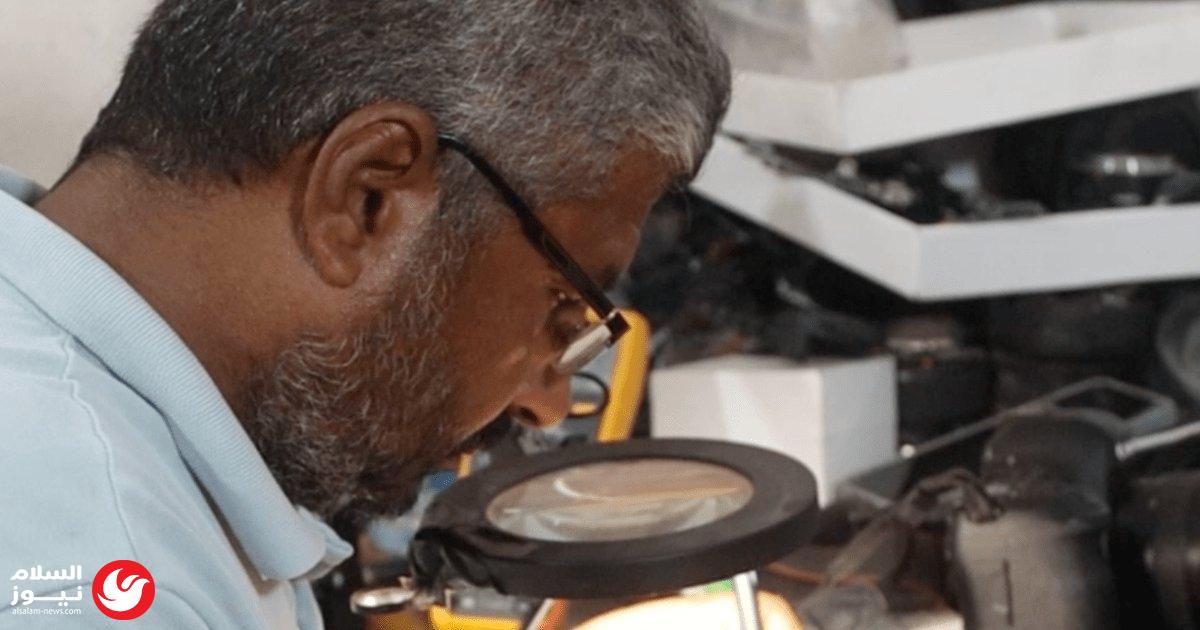 بينما يوثقون الإبادة.. محمد رضوان شريان الحياة لكاميرات الصحفيين في غزة