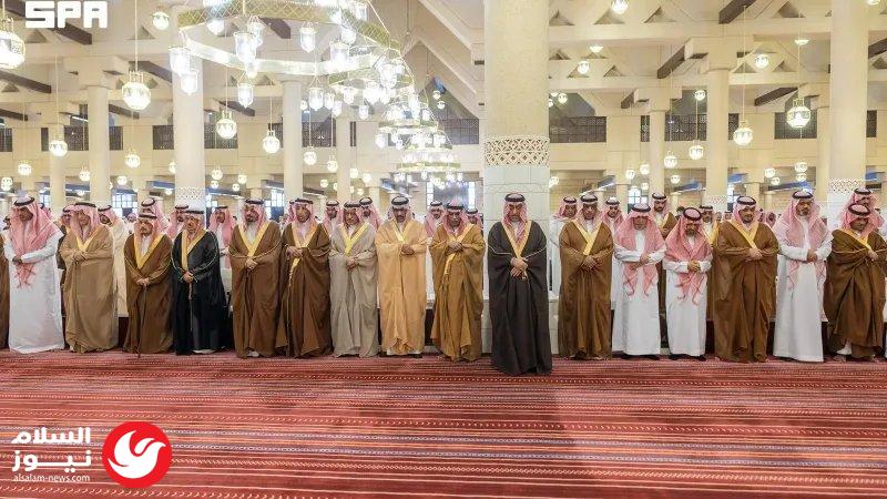 أمراء ومسؤولون يؤدون صلاة الميت على الأميرة الجوهرة بنت فهد بن مشاري آل سعود في الرياض