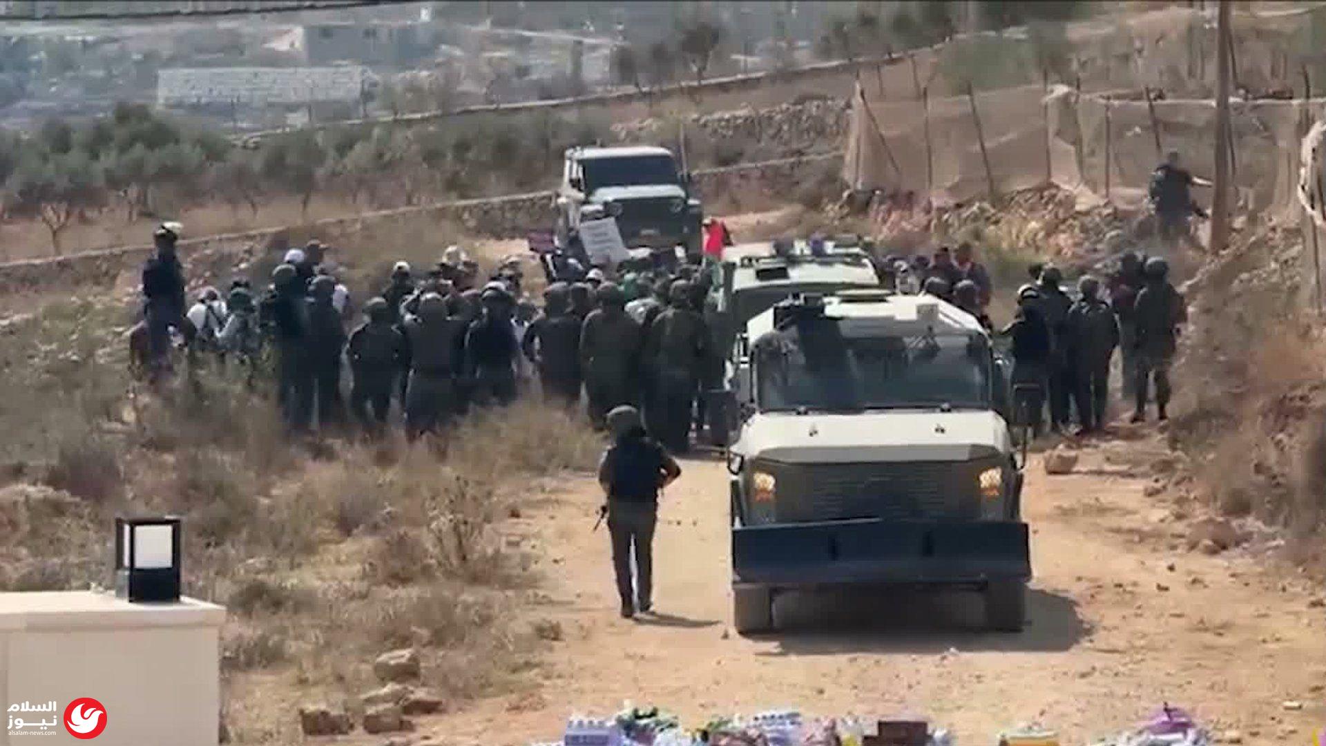 حصار خانق في قصرة: عائلات فلسطينية تواجه سياسة التهجير القسري تحت تهديد السلاح