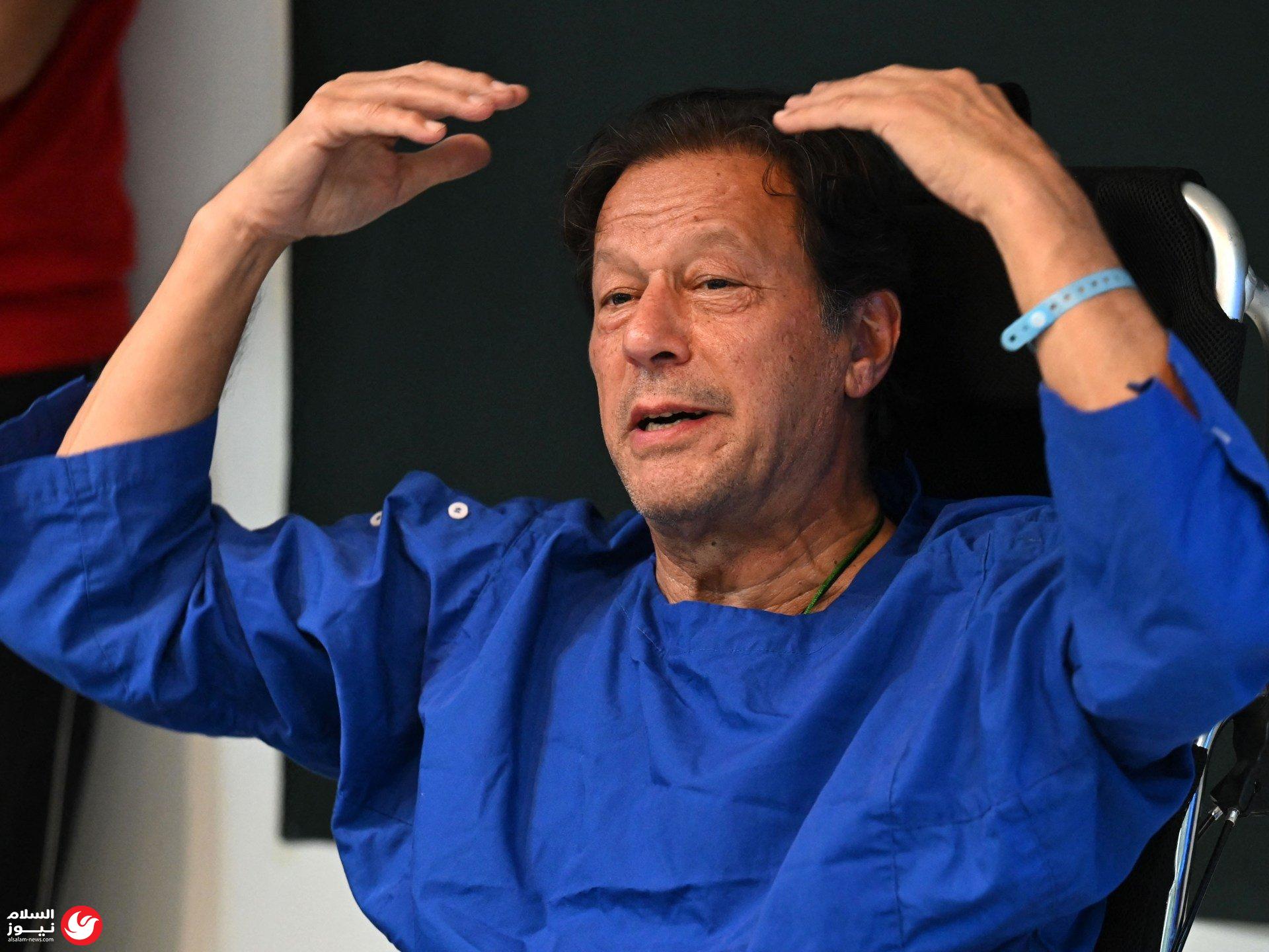 غموض في إسلام آباد: عمران خان يُنقل لمستشفى حكومي بدلاً من الخاص ويُحرم من طبيبه الشخصي