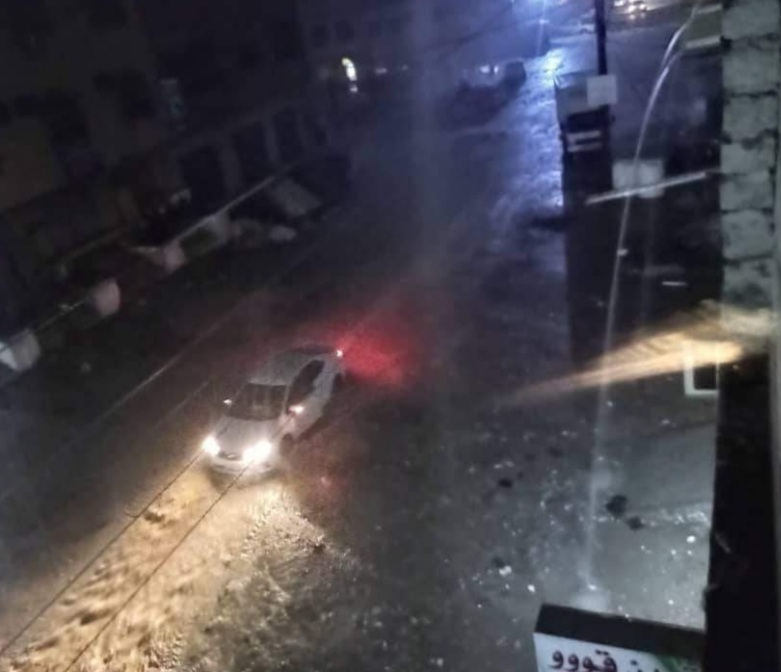  صور أولية لتأثيرات المنخفض الجوي في المكلا بمحافظة حضرموت
