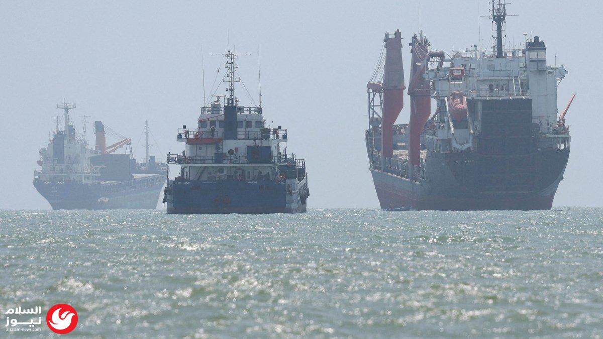 طهران ومسقط تبحثان ممر عبور مؤقت لتأمين الملاحة في مضيق هرمز