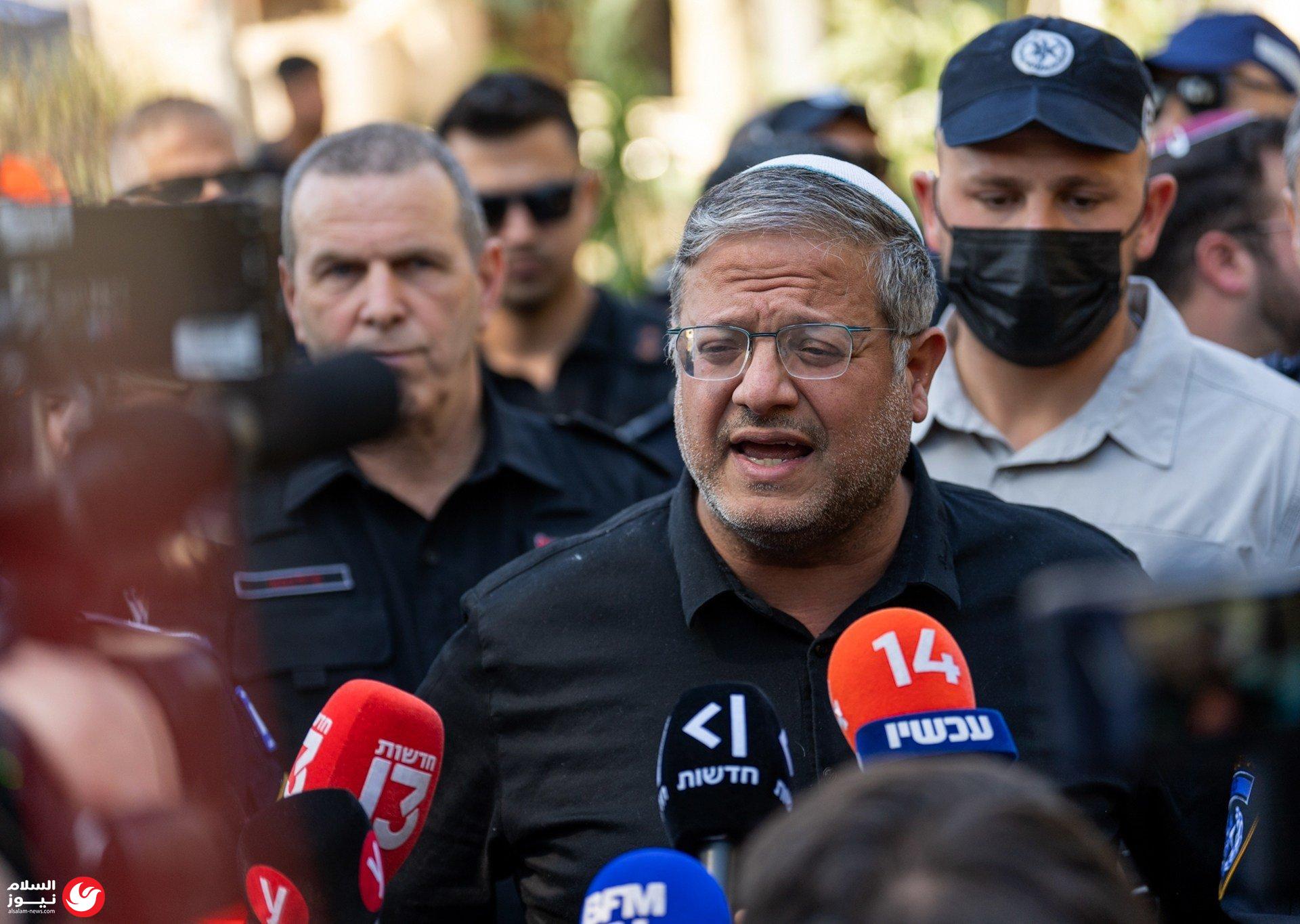 بن غفير يتباهى بتشديد ظروف احتجاز الأسيرات الفلسطينيات في مقطع فيديو استفزازي
