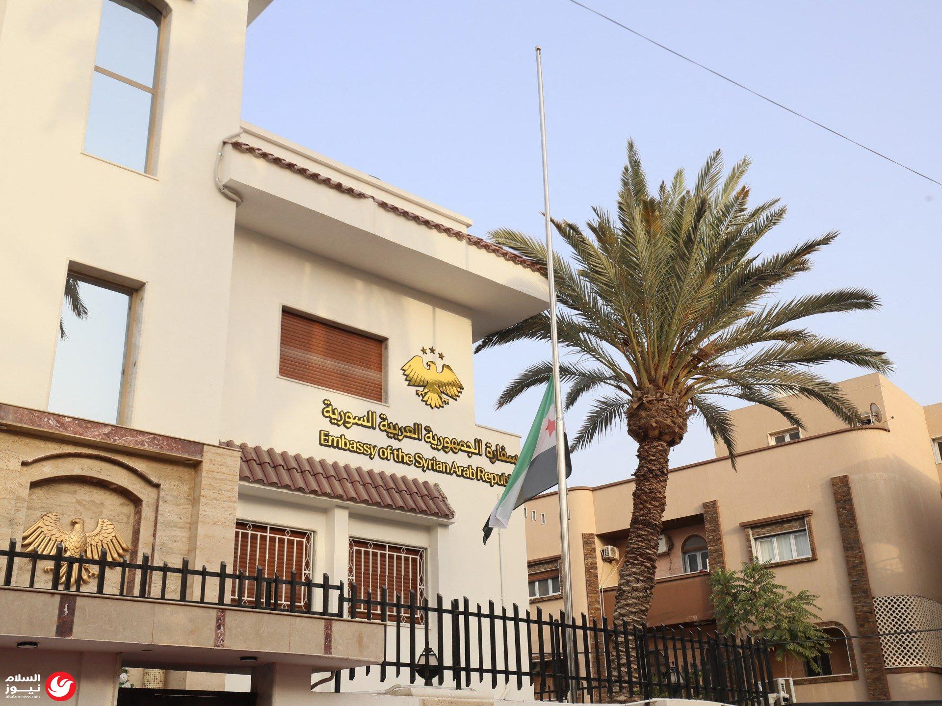 بعد 14 عاماً من القطيعة.. العلم السوري يرفرف مجدداً في العاصمة الليبية طرابلس
